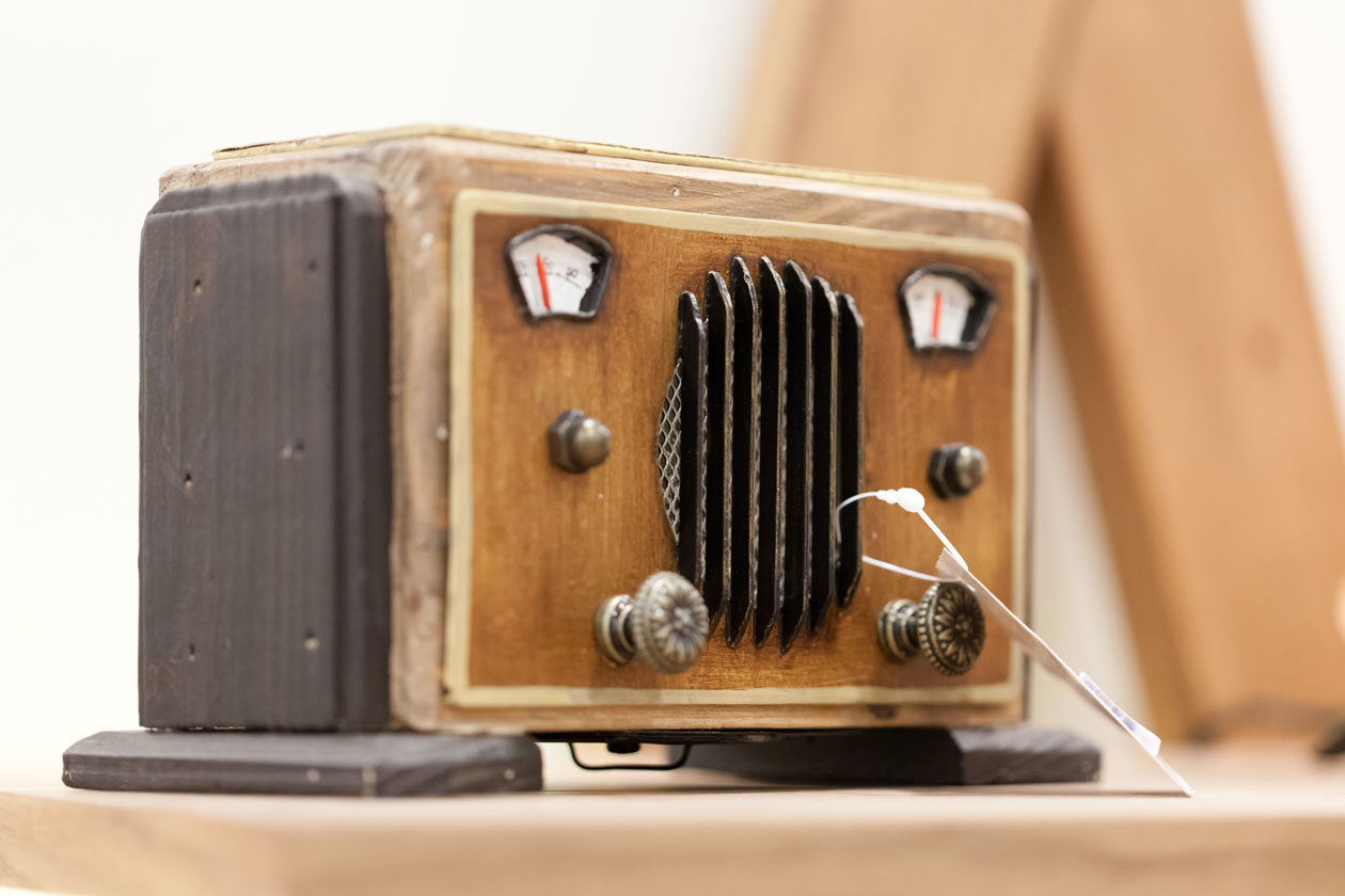 Decorative radio