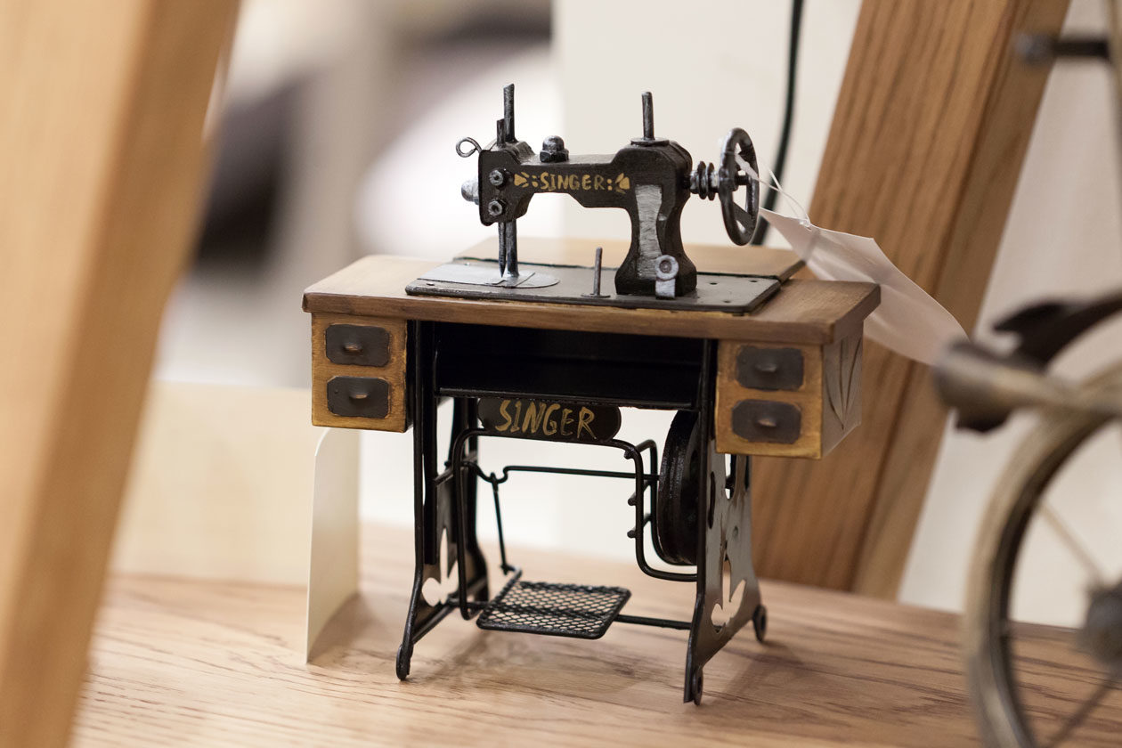 Figurative sewing machine